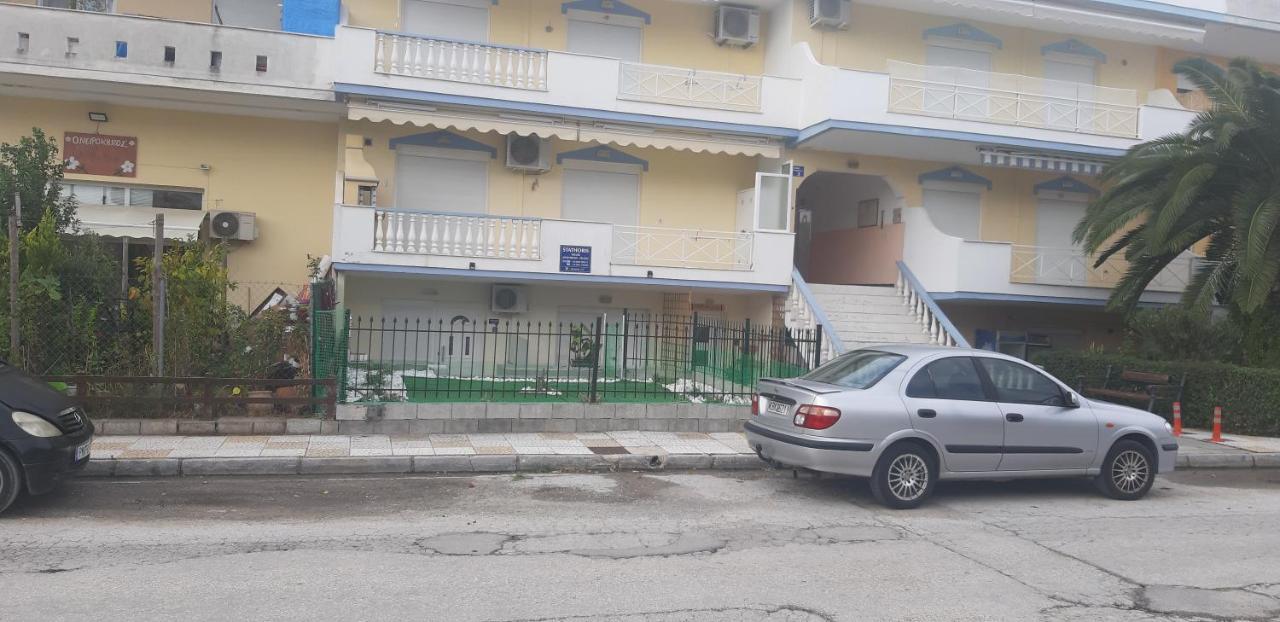 Stathoris Deluxe Apartment Néa Péramos Екстериор снимка
