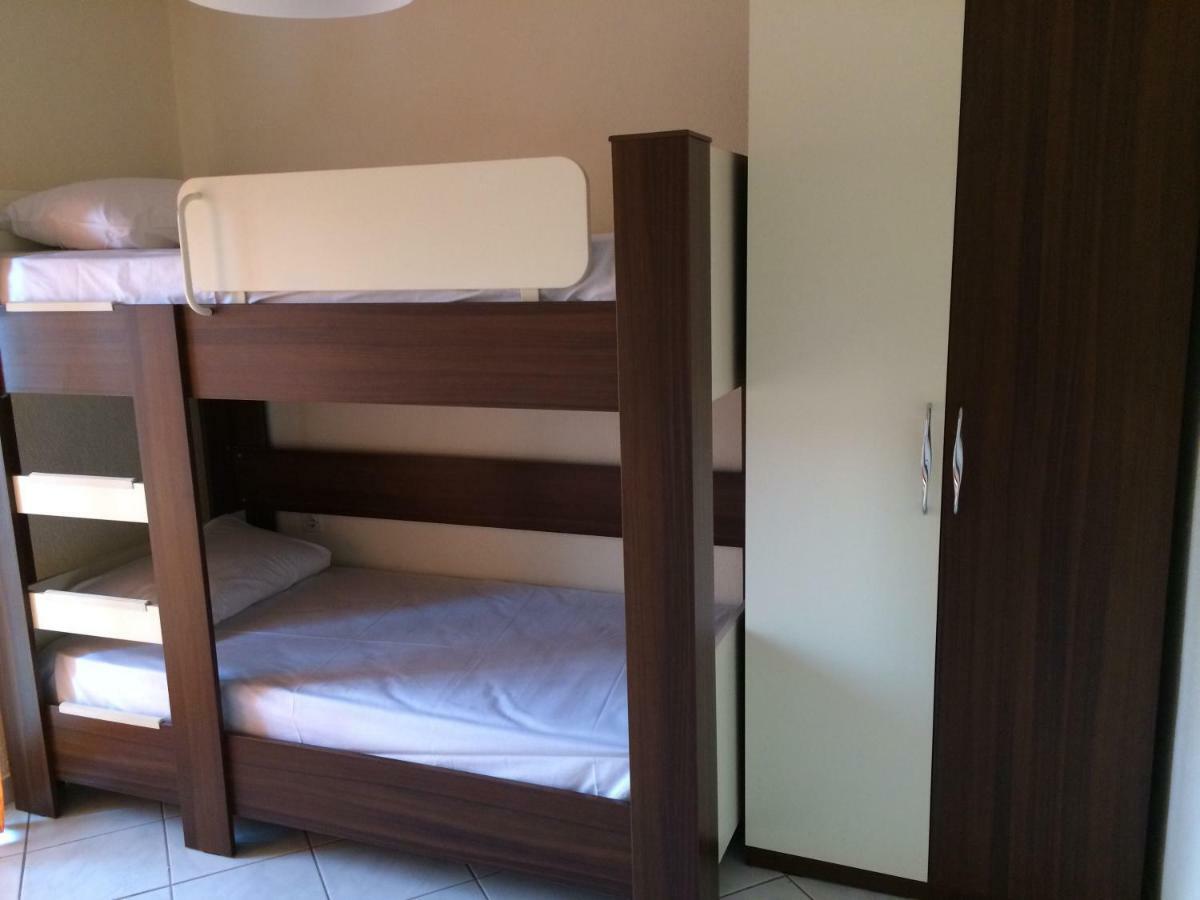 Stathoris Deluxe Apartment Néa Péramos Екстериор снимка